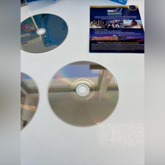 Finding Nemo 3D Blu-ray DVD 5-Disc Set Ultimate Edition Lenticular Slipcover - Picture 9 of 12